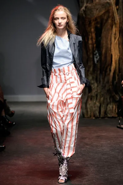 Look 37